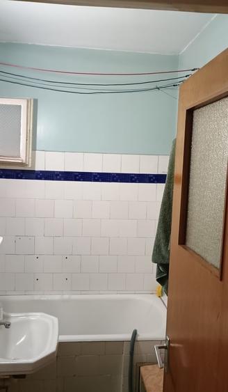 Apartament 3 camere liber la vanzare zona Vlahuta