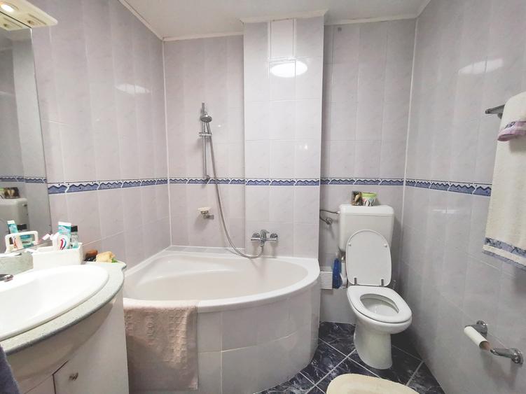 Vanzare 4 cam modern,complet renovat 100 mp, boxa si parcare ADP zona Parlament