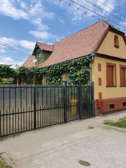 Casa individuala 85 mp utili anexa in curte si 254 mp teren Cristian