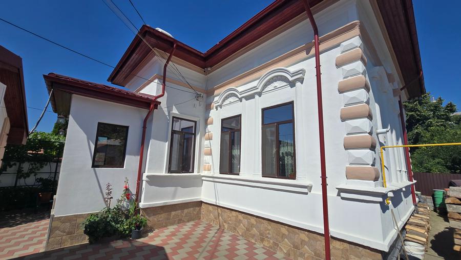 Casa tip conac, de vanzare, central Odobesti