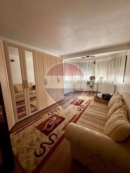 Casă / Vilă cu 8 camere de vânzare în Suceava