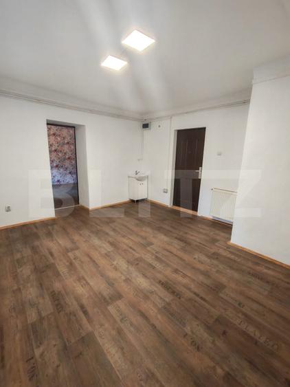 Spatiu comercial cu vizibilitate mare si vad comercial, 65 mp, zona Schei