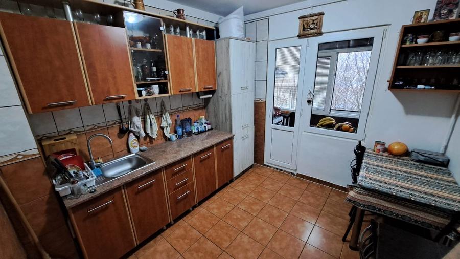 2 camere decomandat | bloc 1982, 52 m² | Parcare | Lângă metrou
