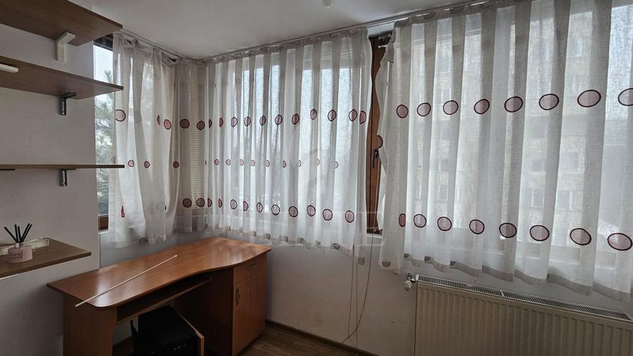 Apartament 3 camere în zona SALA SPORTURILOR