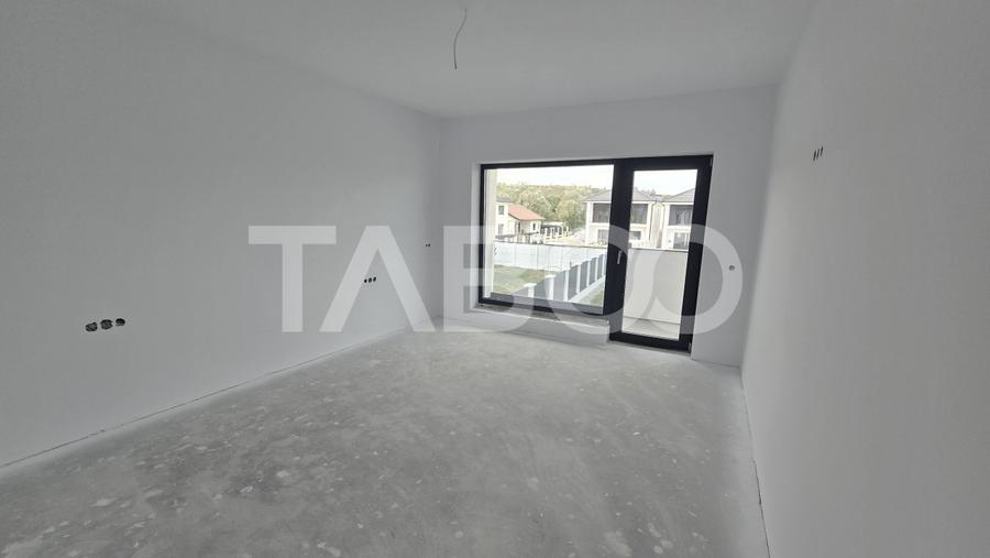 Casa de vanzare 380mp teren liber 4 camere 2 parcari Selimbar