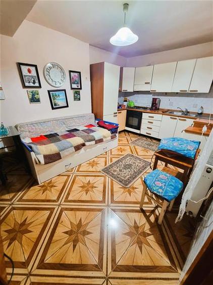 Apartament 4 camere in casa, zona Patria, Central, cu acces auto in curte