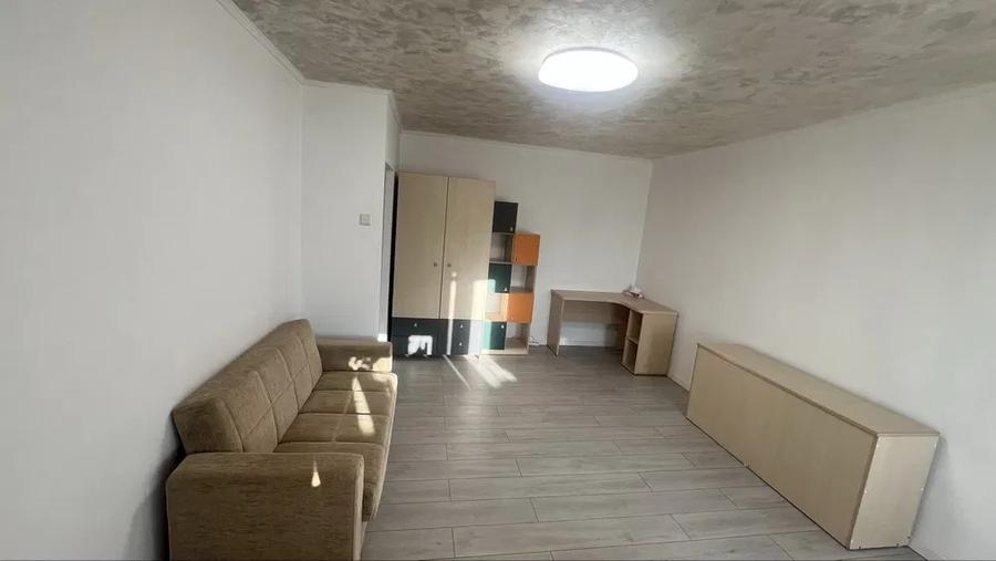 Mall Vitan -strada Aleea Banul Udrea-garsoniera decomandata
