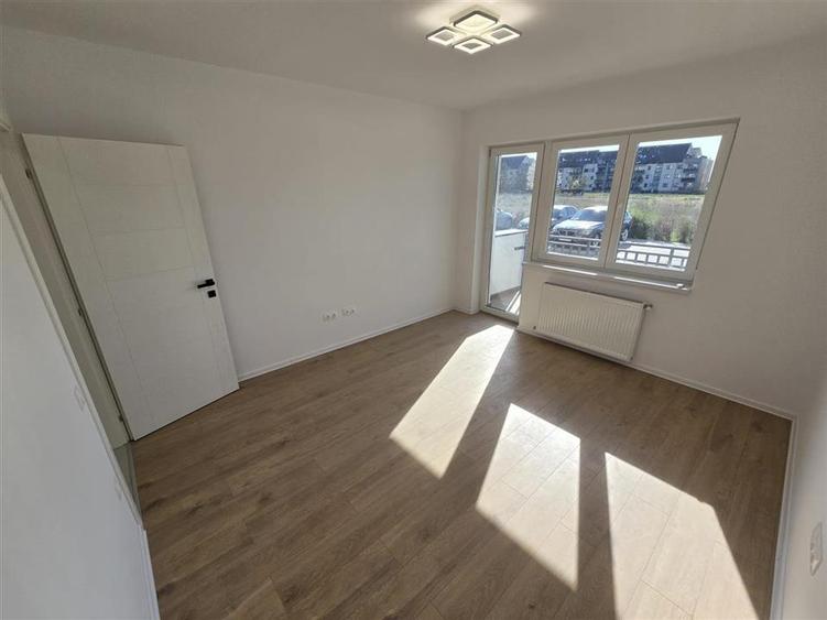 Apartament 3 Camere | Zona Tractorul | 2 Balcoane | NOU