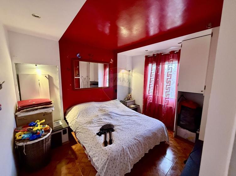 Apartament cu 4 camere de vânzare pe Strada Longinescu