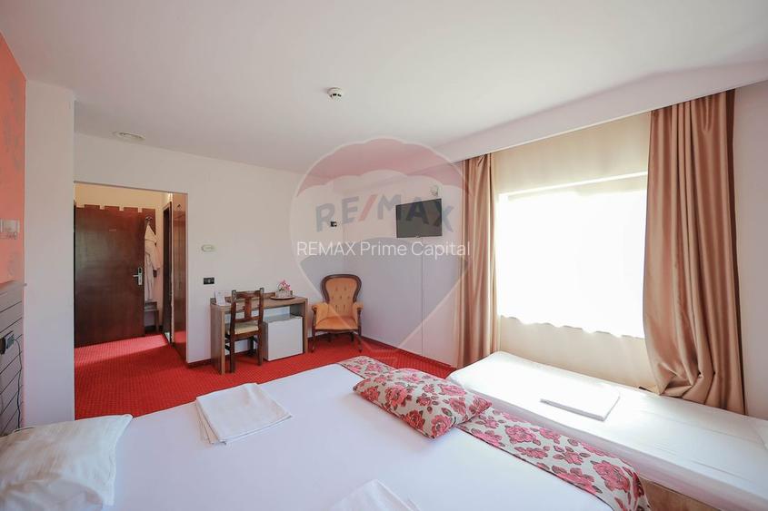 Hotel / Pensiune cu 24 camere de vânzare - Băile 1 Mai - 16