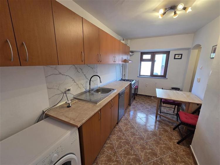 Apartament 3 camere Piata Victoriei Str. Mexic nr. 2 spre inchiriere