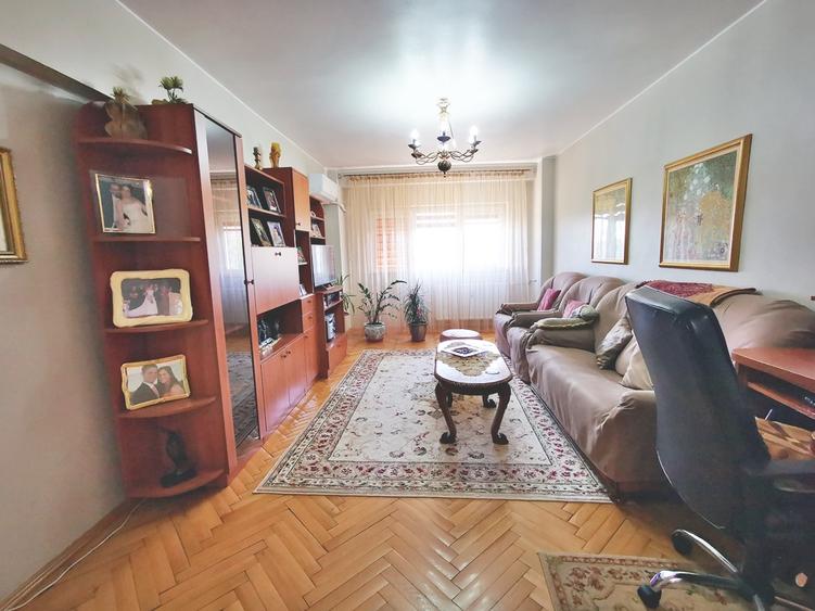 Vanzare 4 cam modern,complet renovat 100 mp, boxa si parcare ADP zona Parlament