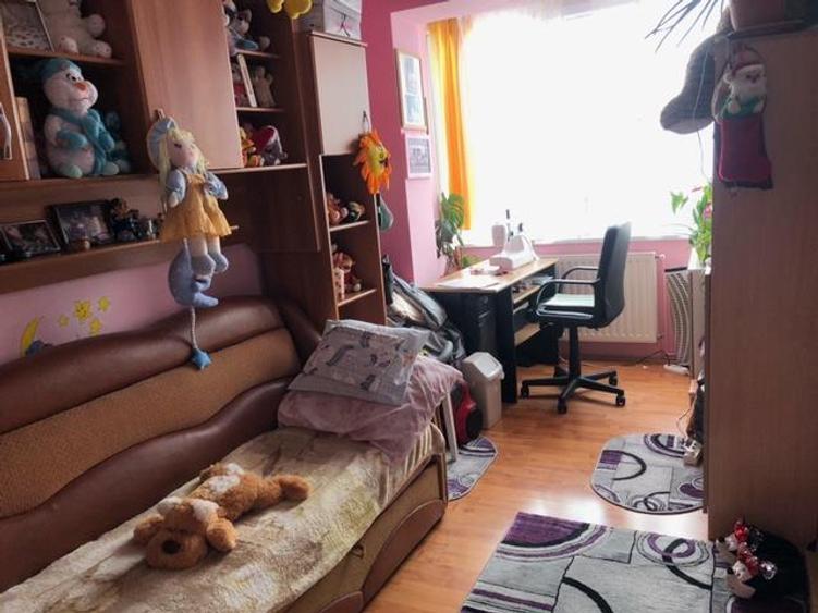De vanzare apartament 3 camere