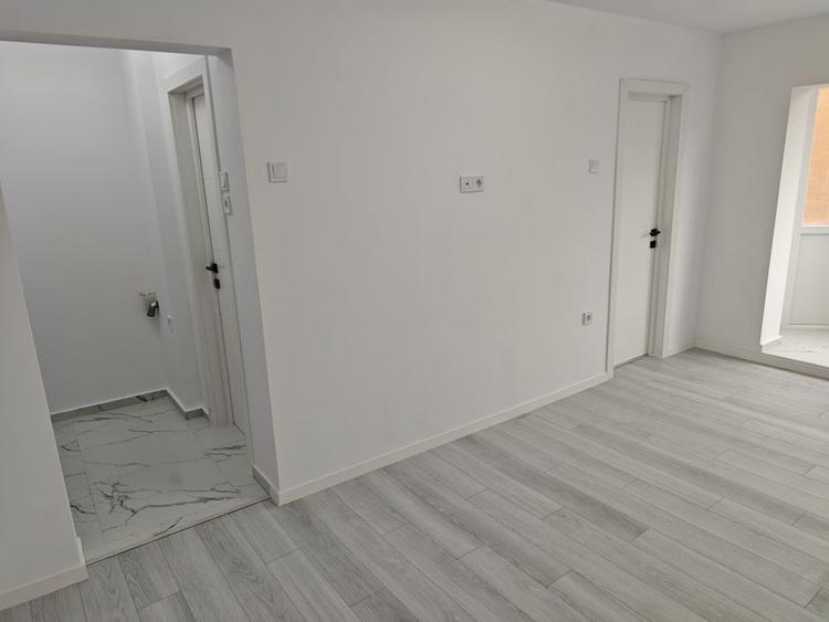 Garsoniera Tractorul ,renovata lux,etaj 2,69500 Euro