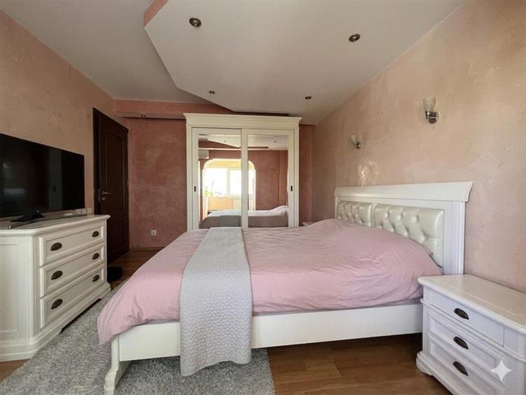 Apartament spectaculos, bloc tip vilă, Târgu Cucu