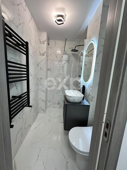 Apartament de vânzare – 3 camere , Micro 8 ,et 1