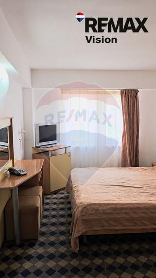 Hotel + Hala de inchiriat in zona Ford