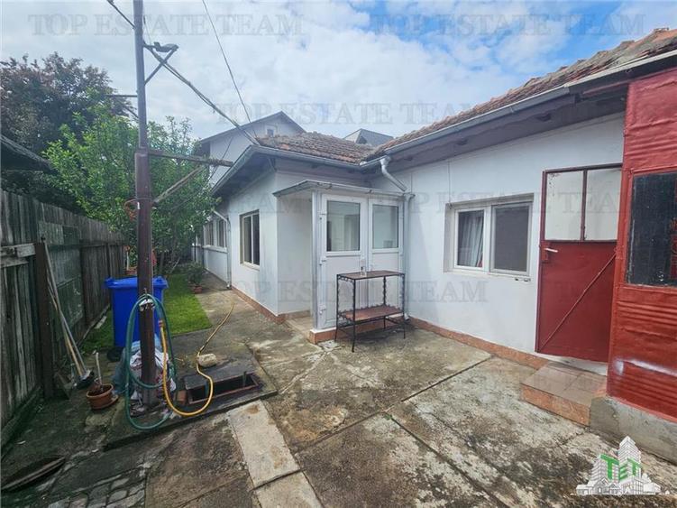 Casa la curte cu garaj dublu langa Padurea Rosu