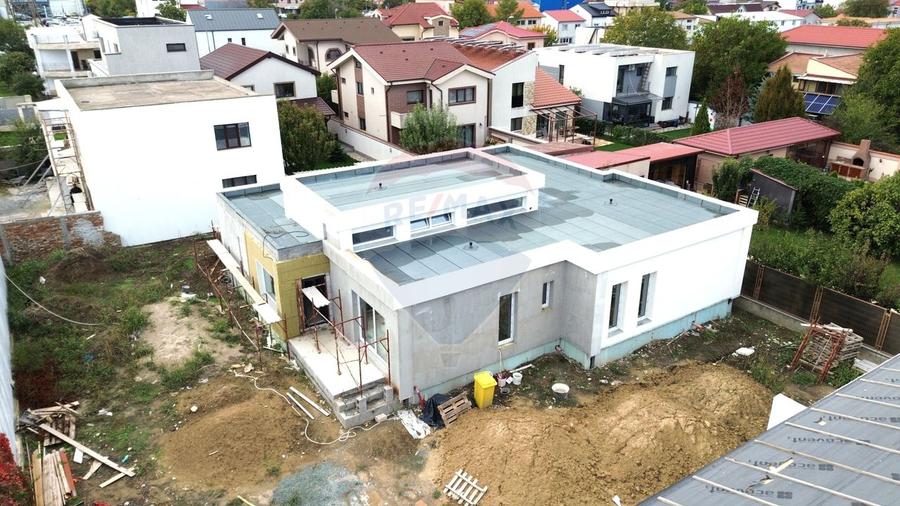 Casă / Vilă cu 5 camere de vânzare în zona Kamsas Constanta