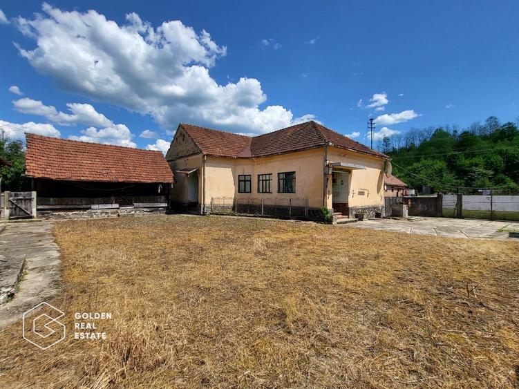 Casa cu 3 corpuri de cladire, sat Lalasint