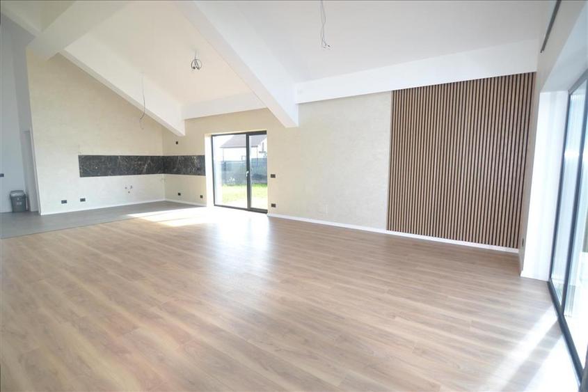 Vanzare casa individuala 3 camere ,2 bai ,Cartier Izvor -Tarlungeni