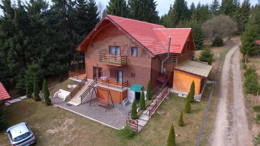 Cabana cu 7 camere de vânzare, 387 mp utili, 1300 mp teren!