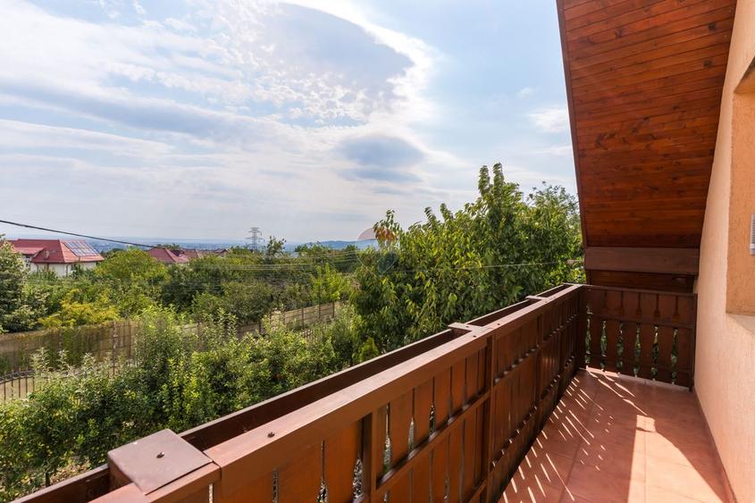 Casă / Vilă cu 5 camere de vânzare în zona Galata