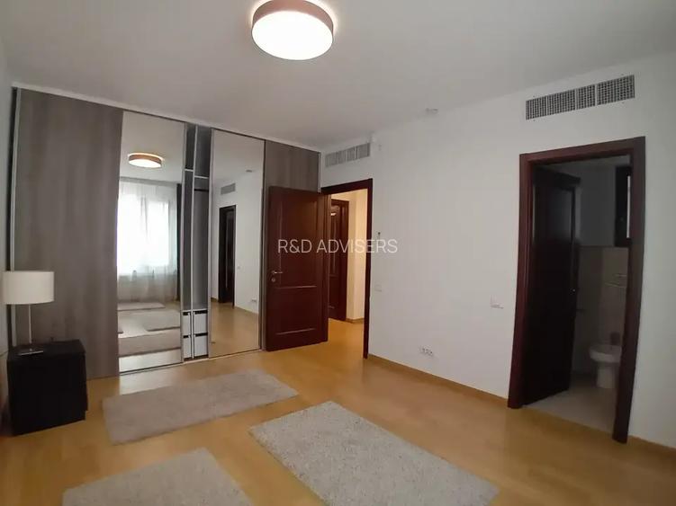 Apartament luminos cu terasă, 3 camere pe Clucerului