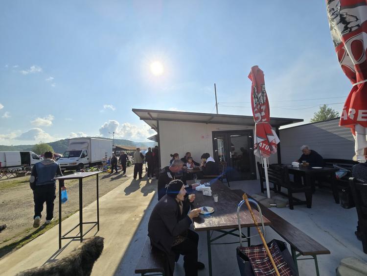 Spatii comerciale + Afacere la Cheie in targurile saptamanale(Tescani,Livezi)