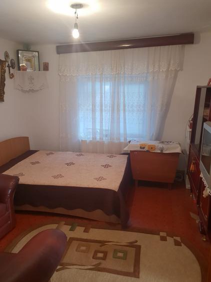 2 Camere la curte