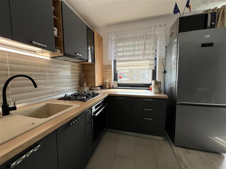 Apartament Lux prima inchiriere cu loc de parcare subteran Tractoru Coresi