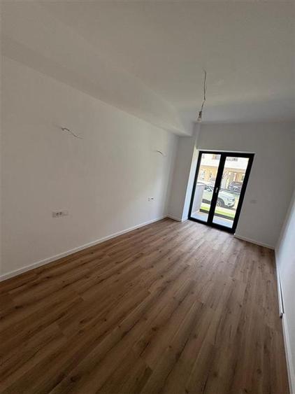 Apartament de vanzare cu 3 camere Tractorul