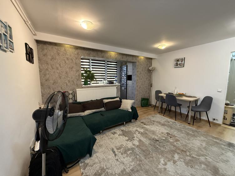 Apartament 3 camere, open-space, etaj 4 cu acoperis - Buziasului