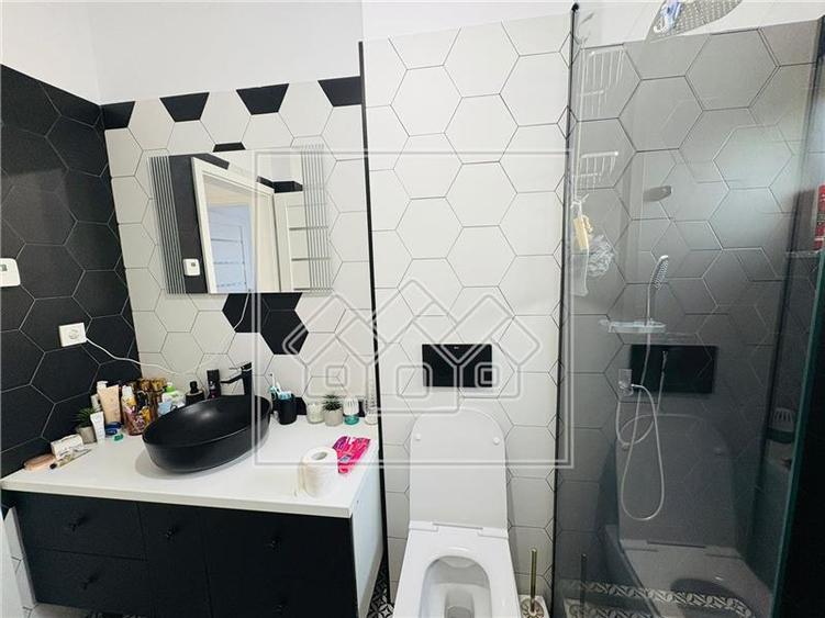 Apartament decomandat cu 2 camere, terasa, mobilat si utilat