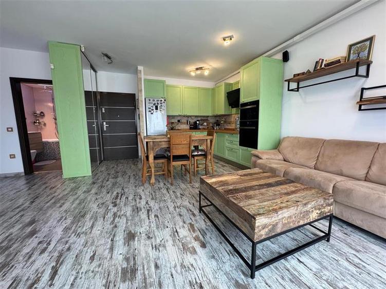 Apartament cu 3 camere,mobilat si utilat ,situat in cartierul Intre Lacuri!