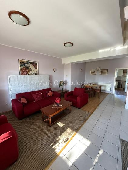 Apartament pe 2 etaje, cu terasă și garaj, vedere la grădini de lux