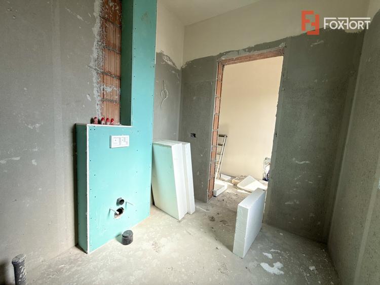 COMISION 0% Triplex cu 4 camere de vanzare in localitatea Sacalaz, zona Centrala