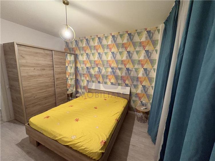 Militari - Rosu , Avangarde 2 camere, 49mp