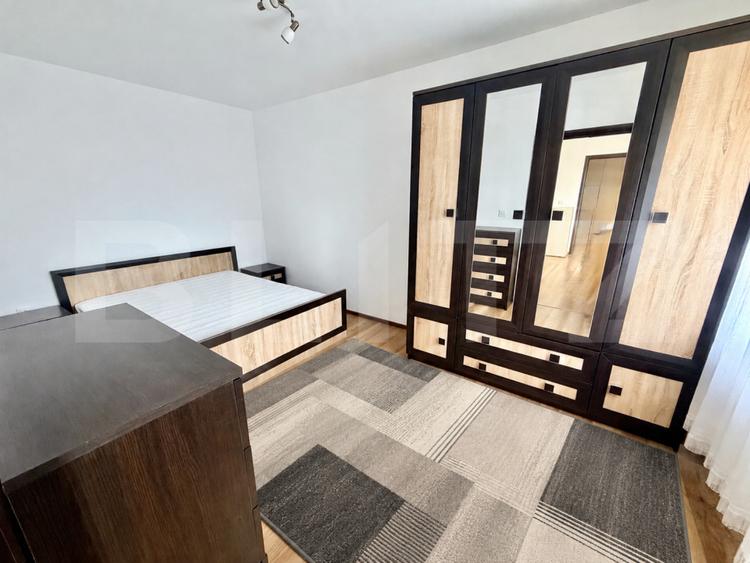 Apartament 3 camere, 60 mp, mobilat si utilat, boxa, loc de parcare, zona Cetate