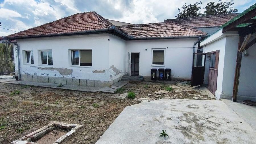 Teren intravilan de 2108 mp, cu casa, zona excelenta, Dambul Rotund