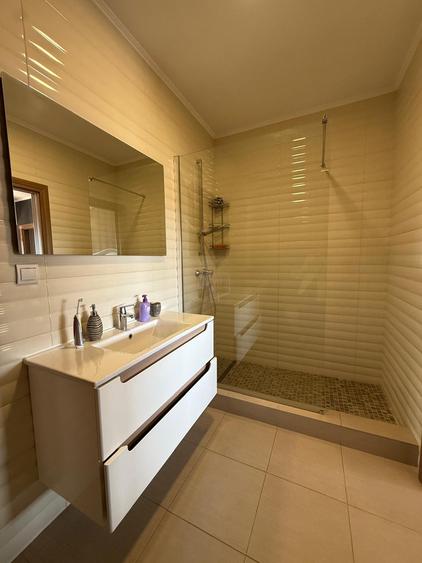 Apartament 3 camere de vanzare, Tractorul, parcare subterana
