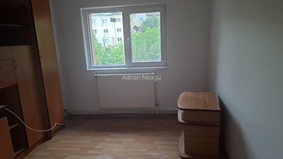 Apartament 3 camere, decomandat - 9