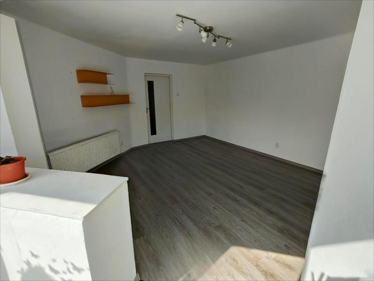 Spațiu de închiriat Târgu Jiu –zona 8 Mai, către Spitalul 700