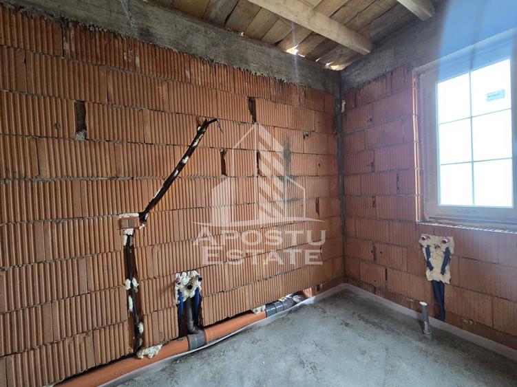 Jumatate de duplex de vanzare, modern, cu 4 camere si 2 bai, Sag, vatra satului