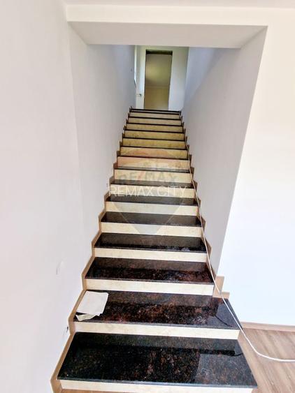Casă / Vilă cu 8 camere de vânzare în zona Balaur - 27