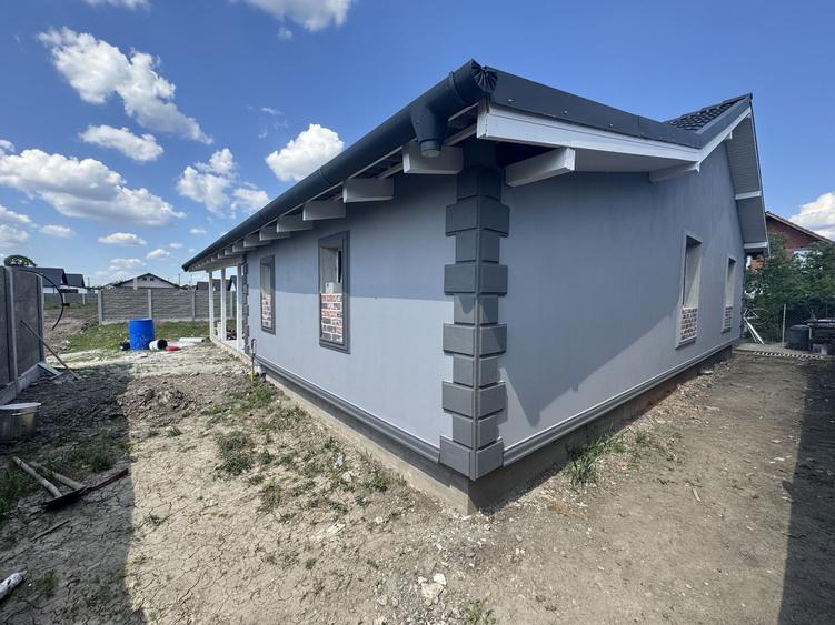 Casa Individuala Sanmihaiu Roman,Parter,4 Camere,2Bai,Toate Utilitatile