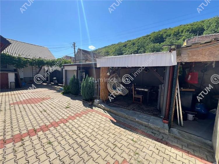 Casa individuala cu 3 camere 3 bucatarii pivnita in Poplaca din Sibiu