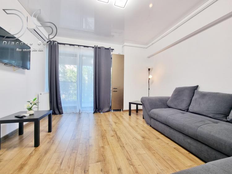 Apartament cu 2 camere și un balcon cât un hol de hotel