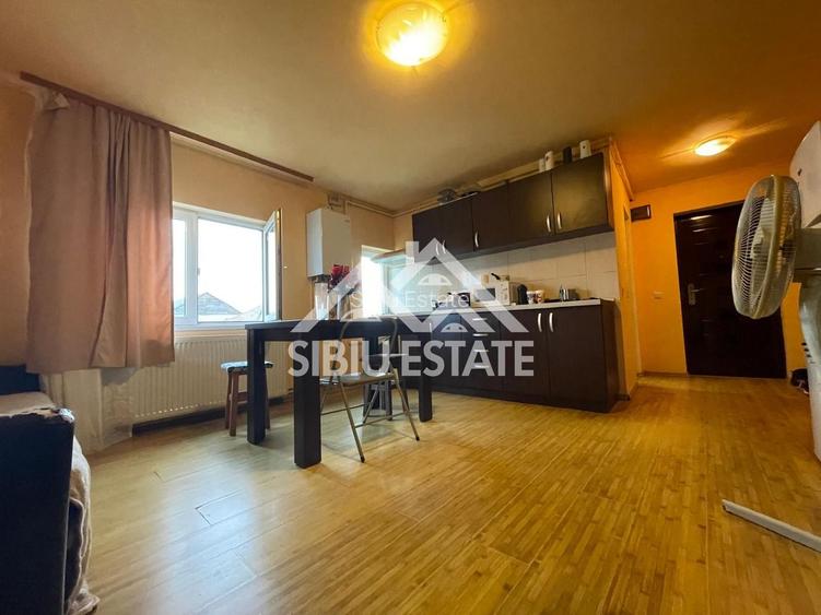 Apartament luminos cu 2 camere, la mansardă, în zonă căutată - 3