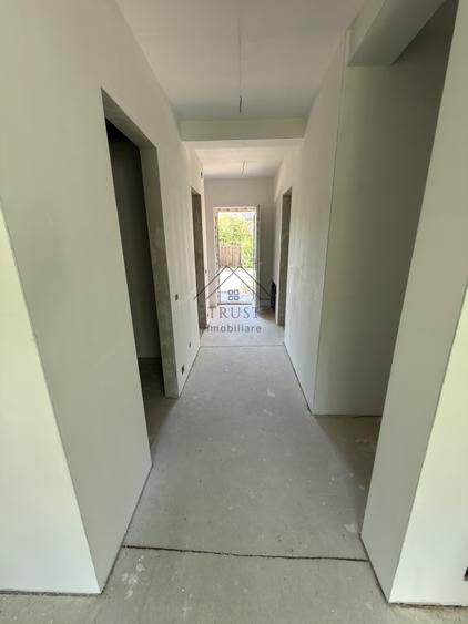 Casă modernă cu garaj și grădină privată într-o zonă liniștită din Florești